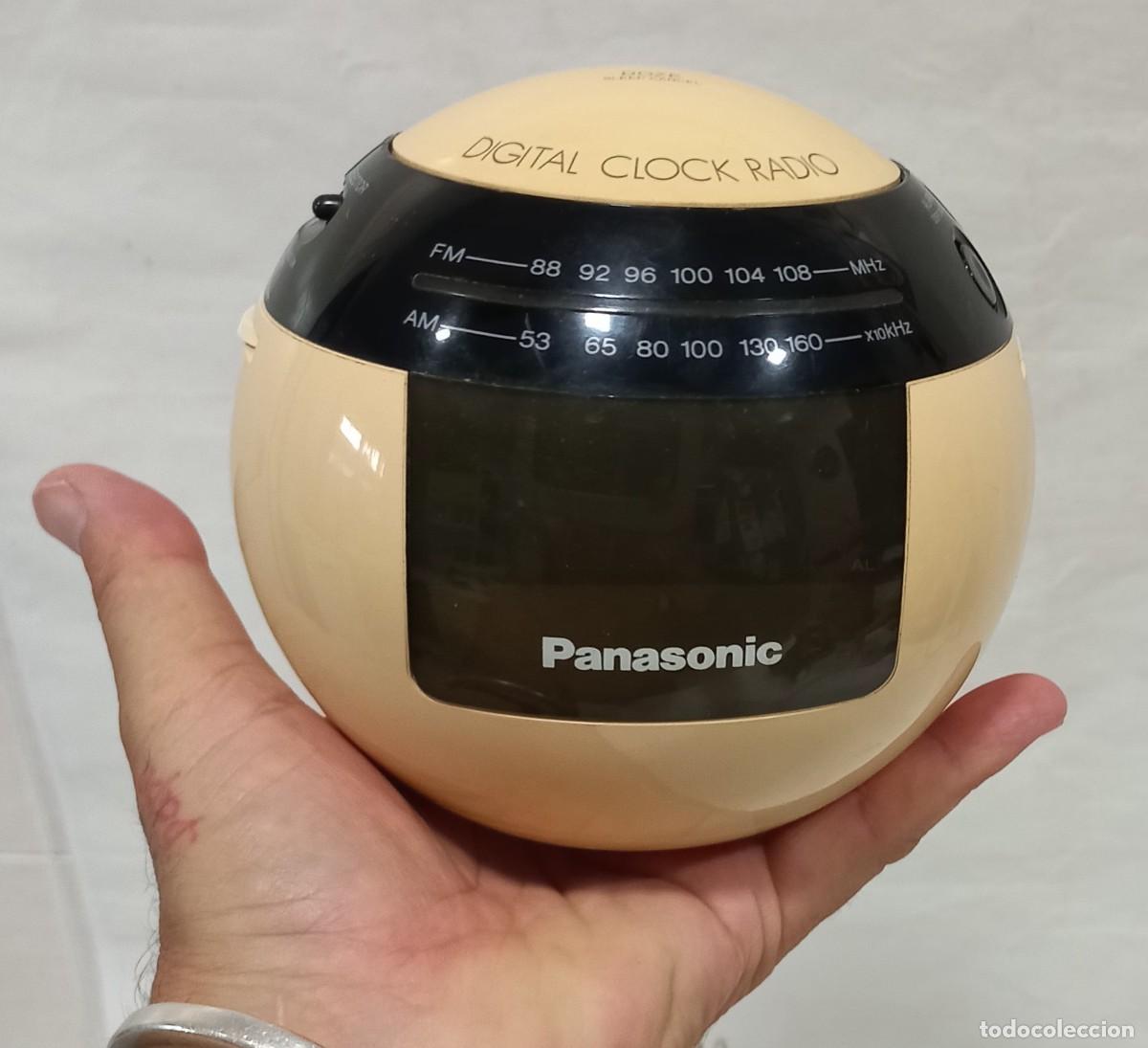 Radios antiguas: RADIO RELOJ DESPERTADOR DIJITAL , PANASONIC RC-70 , MODELO VINTAGE DE DISE&Ntilde;O ESFERICO A&Ntilde;OS 80