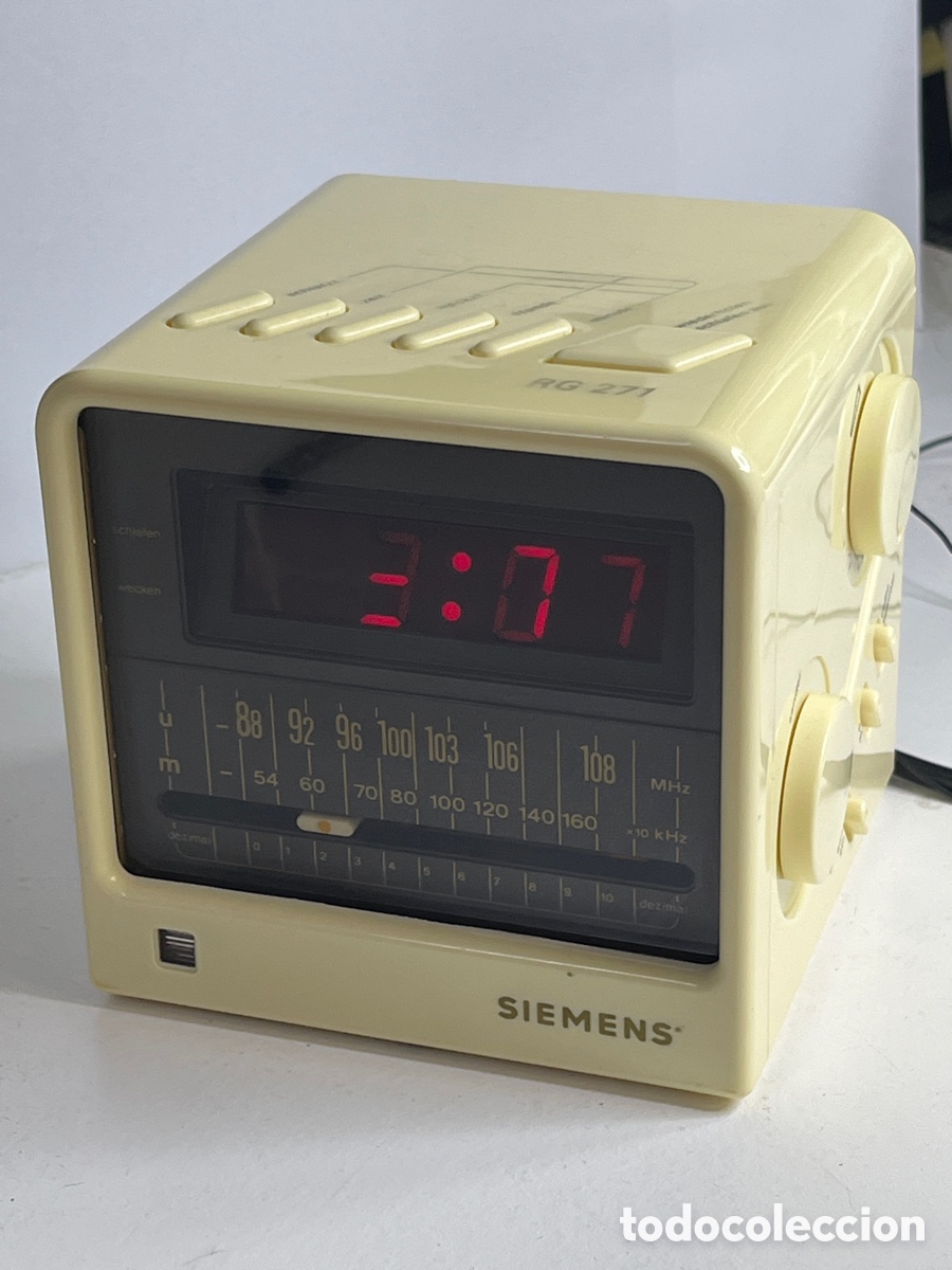 Radios antiguas: Radio Despertador Vintage Siemens RG 271 | Dise&ntilde;o Cube 70s Space Age