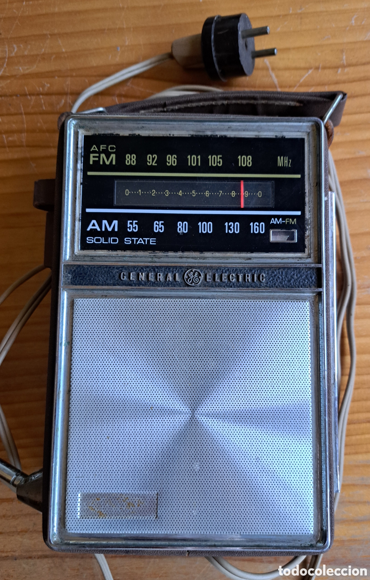 R&aacute;dios antigos: radio port&aacute;til General Electric