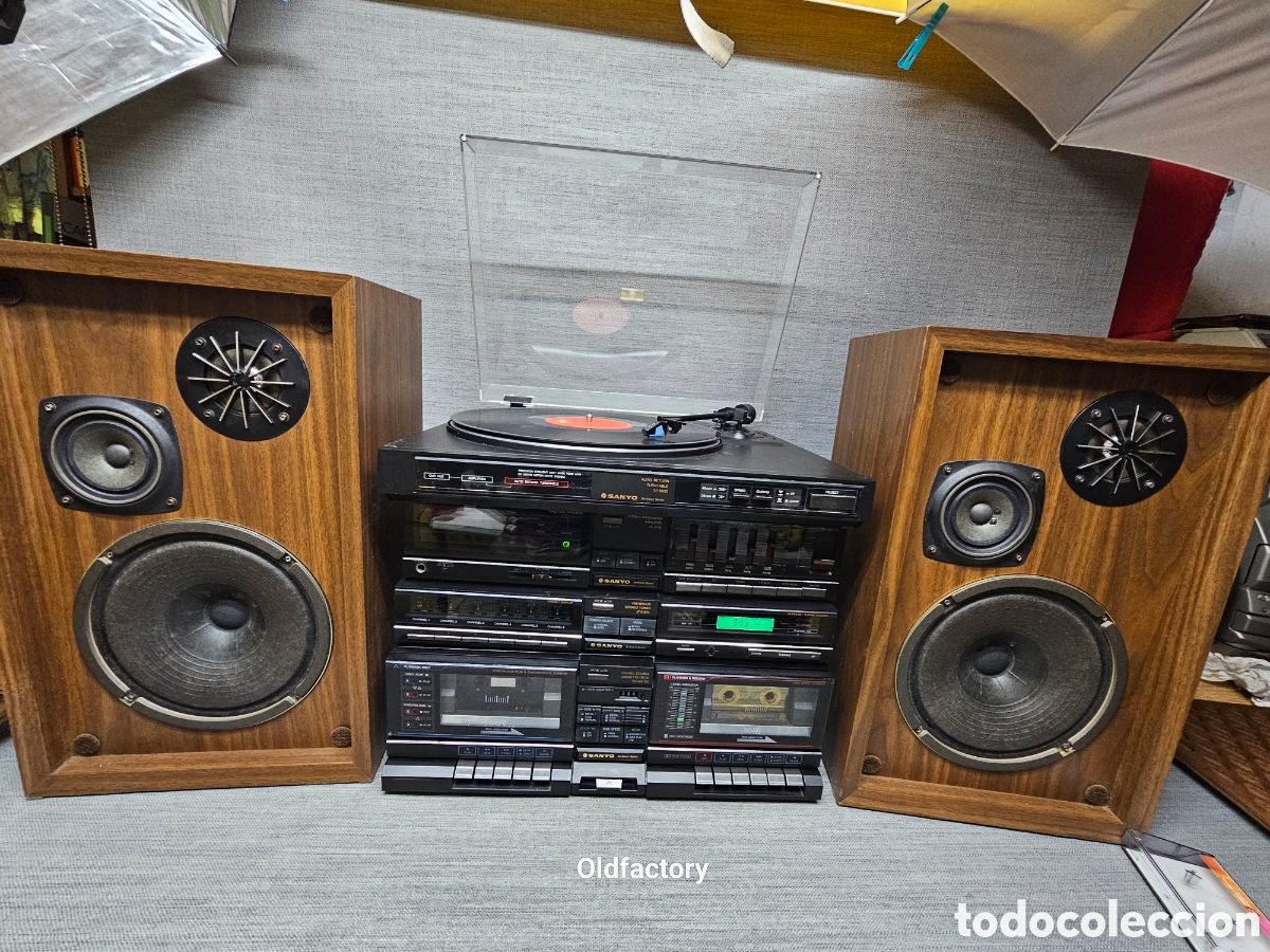 Old radios: Equipo de M&uacute;sica Vintage SANYO con Tocadiscos (Jap&oacute;n 1983)