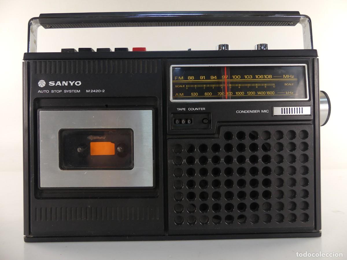 Old radios: RADIO CASSETTE RECORDER MARCA SANYO MODELO M2420-2
