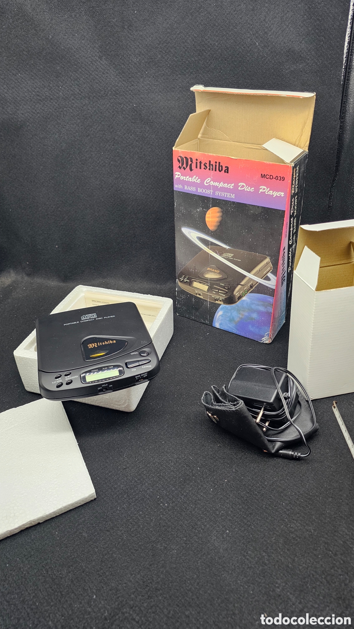 Radios antiguas: Reproductor de CD port&aacute;til de la marca Mitsuha