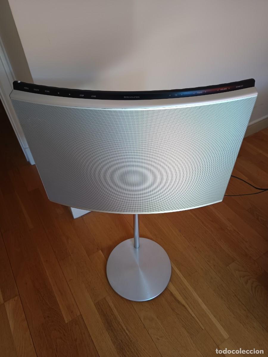 Radios antiguas: Altavoz Bang & Olufsen con Radio y CD y soporte met&aacute;lico