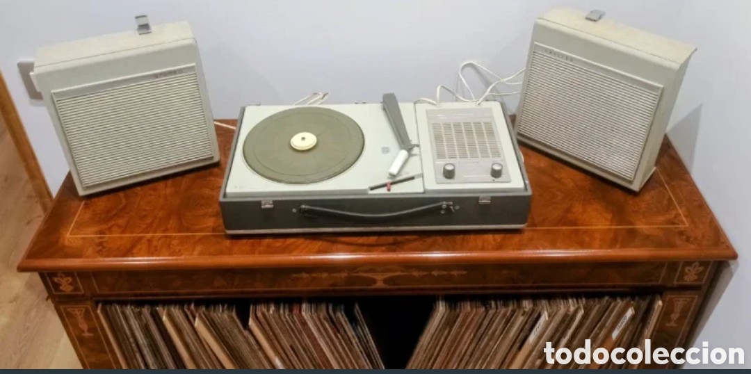Radios antiguas: PHILIPS AG 4956, TOCADISCOS MALETA 1965.