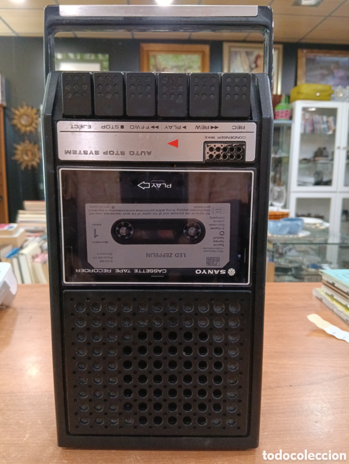 Radios antiguas: Grabadora y reproductora de casetes portatil vintage Sanyo M 2541