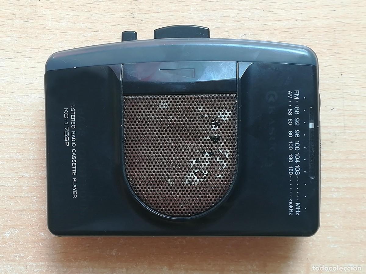 Radios antiguas: Walkman + Radio Kasuga KC-175SP con altavoz exterior.