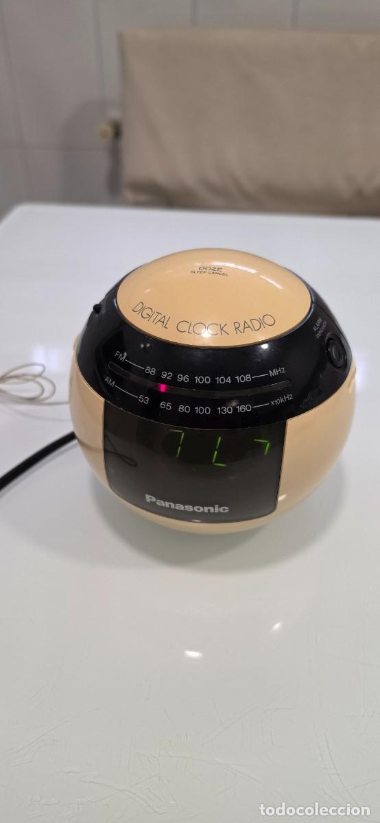 Radios antiguas: Preciosa radio despertador panasonic a&ntilde;os 80 modelo bola