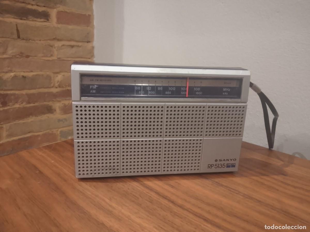 Radios antiguas: Radio transistor Sanyo RP5135 - Foto 1
