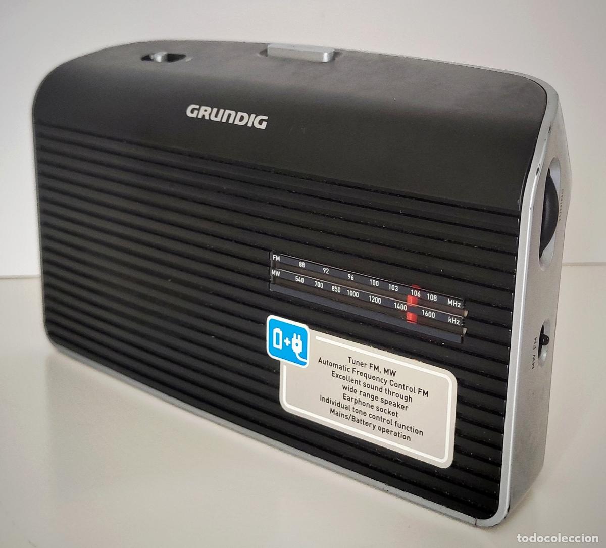Old radios: RADIO PORT&Aacute;TIL GRUNDIG MUSIC 60 NEGRA Y GRIS - FUNCIONANDO BIEN - ESTETICAMENTE BIEN