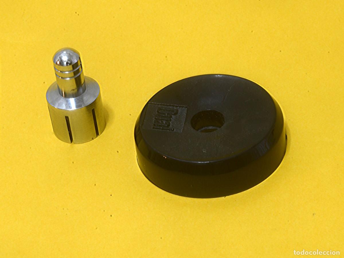 Radios antiguas: Adaptador centrador 45 RPM PUCK O ESPIGA ADAPTADORA+ eje met&aacute;lico tocadiscos vintage marca Dual