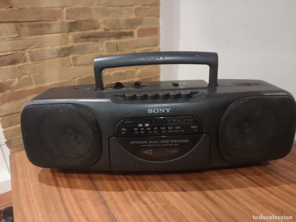 Radios antiguas: Radio cassette Sony CFS B11