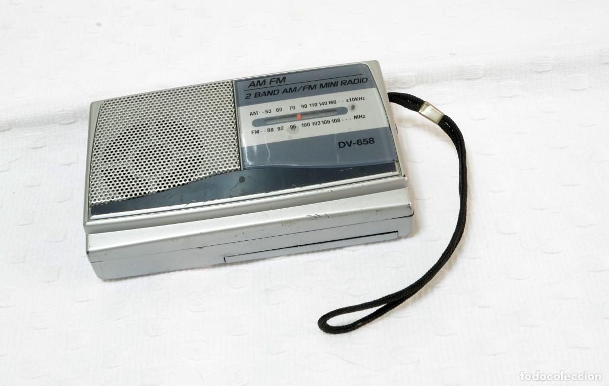 Radios antiguas: Mini radio port&aacute;til AM/FM DVTECH modelo DV-658