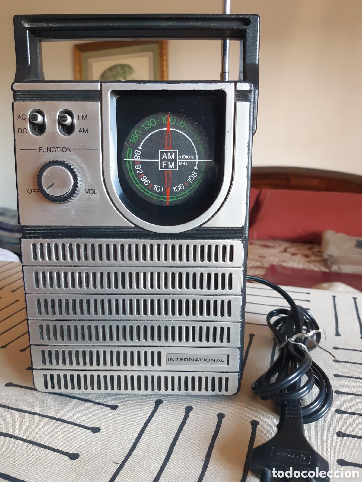 Radios antiguas: Radio transistor International. Modelo FM 888