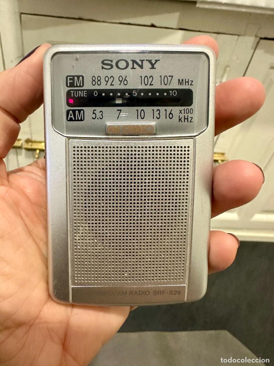 Radios antiguas: Radio port&aacute;til de bolsillo Sony SRF-S26