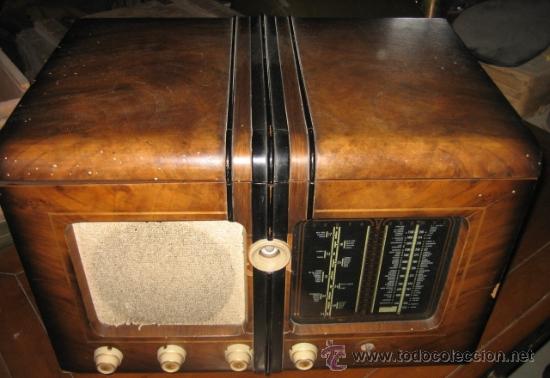 Radios de v&aacute;lvulas: Radio tocadiscos de 58x39x38 cms - Foto 4