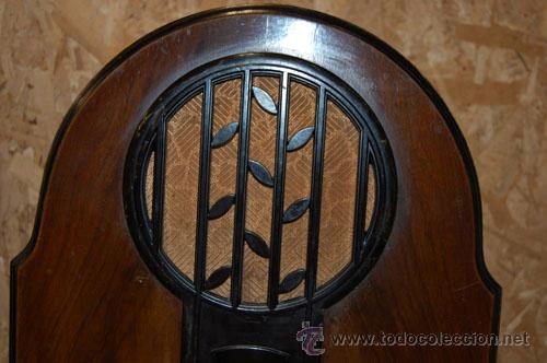 Radios de v&aacute;lvulas: RADIO CAPILLA EN MADERA DE NOGAL MODELO 634 - Foto 3