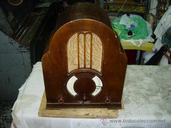 Radios de v&aacute;lvulas: Capilla MENDE Funcionando perfectamente 220v. - Foto 2
