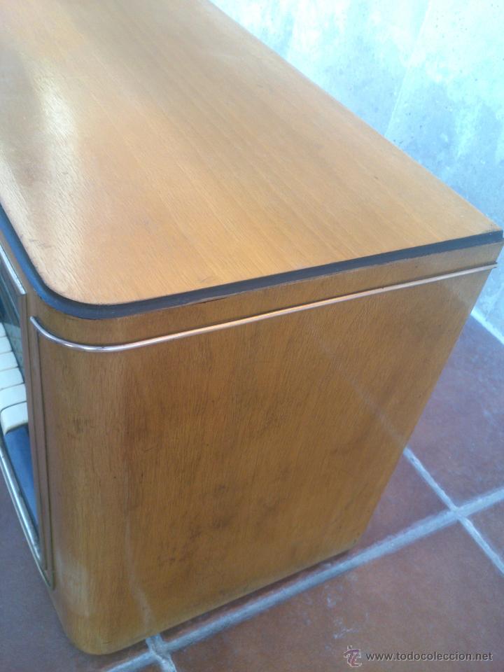 Radios de v&aacute;lvulas: RADIO SOVIETICA MUEBLE DE MADERA.ORIGINAL - Foto 3
