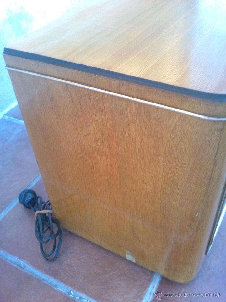 Radios de v&aacute;lvulas: RADIO SOVIETICA MUEBLE DE MADERA.ORIGINAL - Foto 4