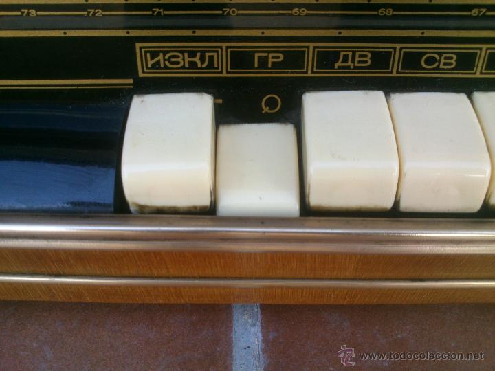 Radios de v&aacute;lvulas: RADIO SOVIETICA MUEBLE DE MADERA.ORIGINAL - Foto 11