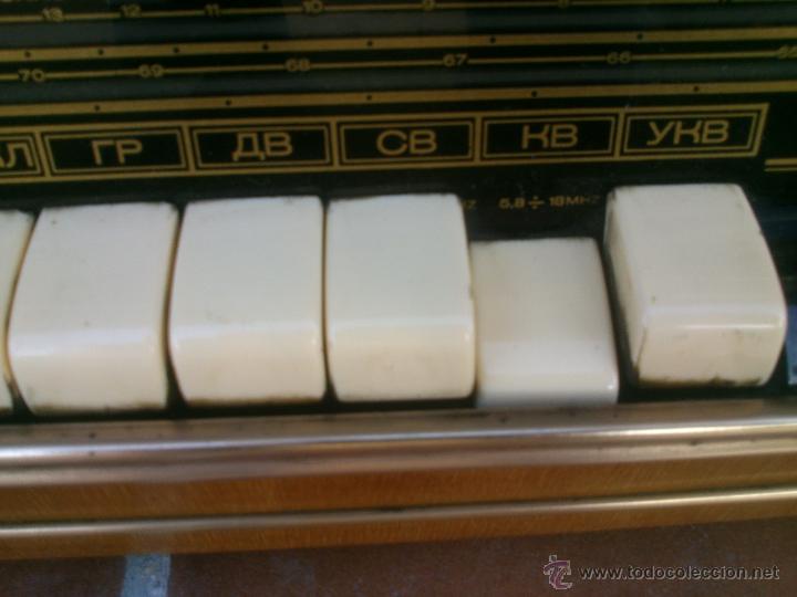 Radios de v&aacute;lvulas: RADIO SOVIETICA MUEBLE DE MADERA.ORIGINAL - Foto 13
