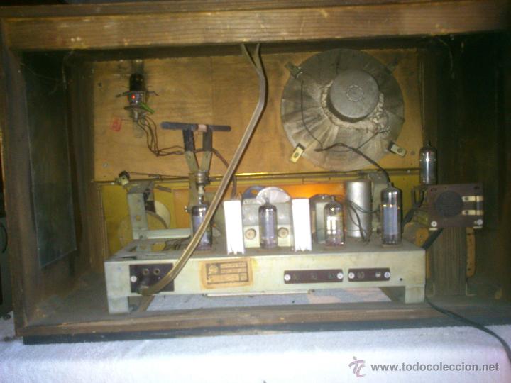 Radios de v&aacute;lvulas: RADIO SOVIETICA MUEBLE DE MADERA.ORIGINAL - Foto 26