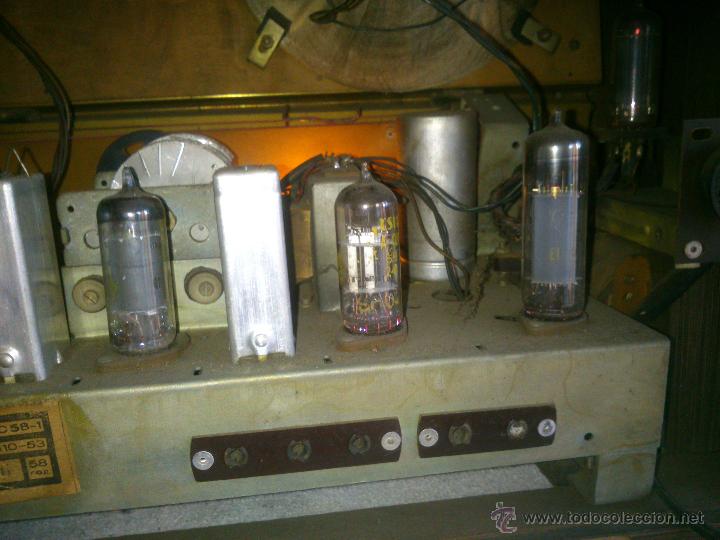 Radios de v&aacute;lvulas: RADIO SOVIETICA MUEBLE DE MADERA.ORIGINAL - Foto 31