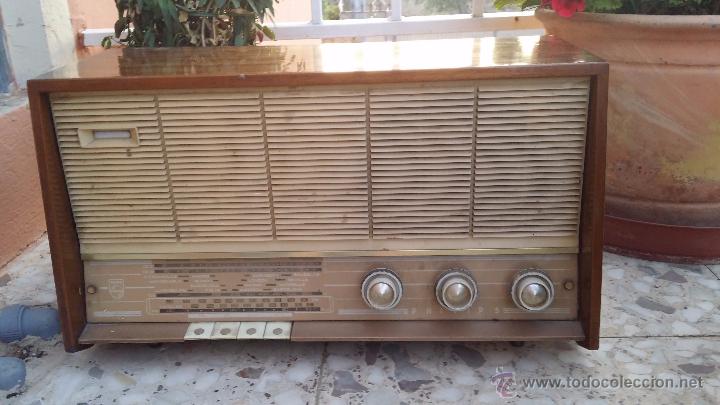 Radios de v&aacute;lvulas: antigua radio philips, funciona - Foto 1