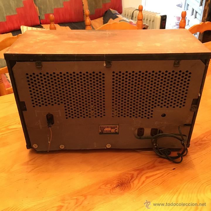 Radios de v&aacute;lvulas: Antigua radio marca philis - Foto 2