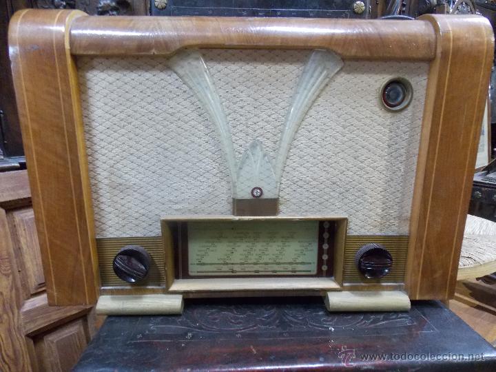 Radios de v&aacute;lvulas: radio a&ntilde;os 50 funcionando con marca - Foto 1