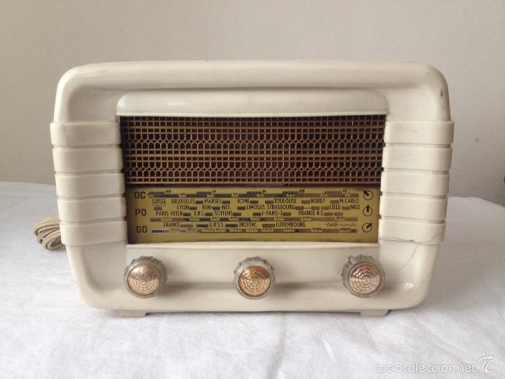 Radios de v&aacute;lvulas: RADIO PYRUS TELEMONDE FUNCIONANDO 125 V - Foto 1