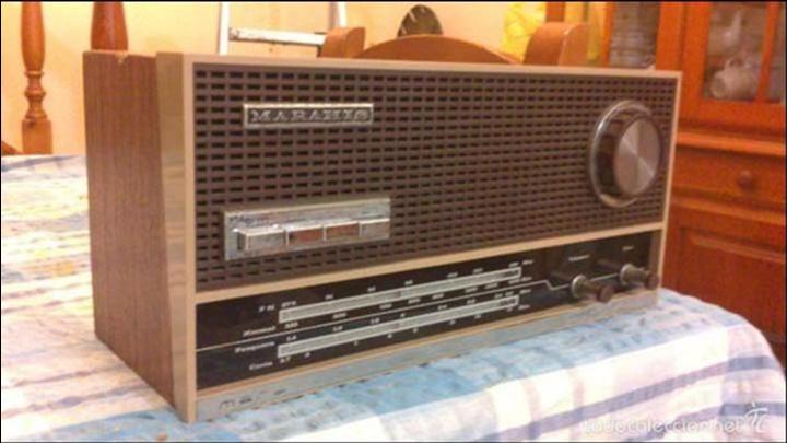 Radios de v&aacute;lvulas: antigua radio madera - Foto 1