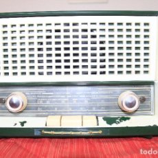Radios de válvulas: RADIO DE VALVULAS MARCA PHILIPS COLOR VERDE AÑOS 50/60, NO FUNCIONA Y DESPERFECTOS.. Lote 64570679