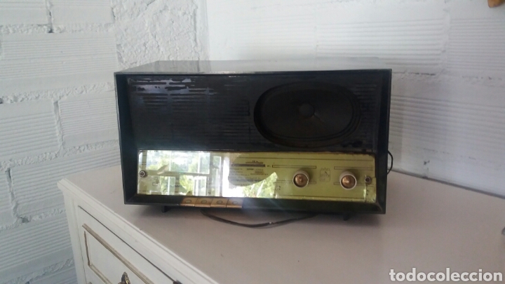 Radios de v&aacute;lvulas: Antigua radio - Foto 1