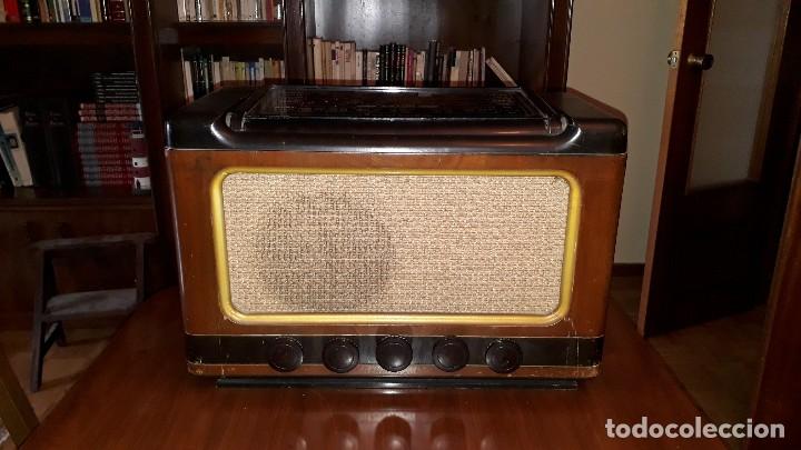 Radios de v&aacute;lvulas: Radio de v&aacute;lvulas antigua marca invicta mod. 243 - Foto 2