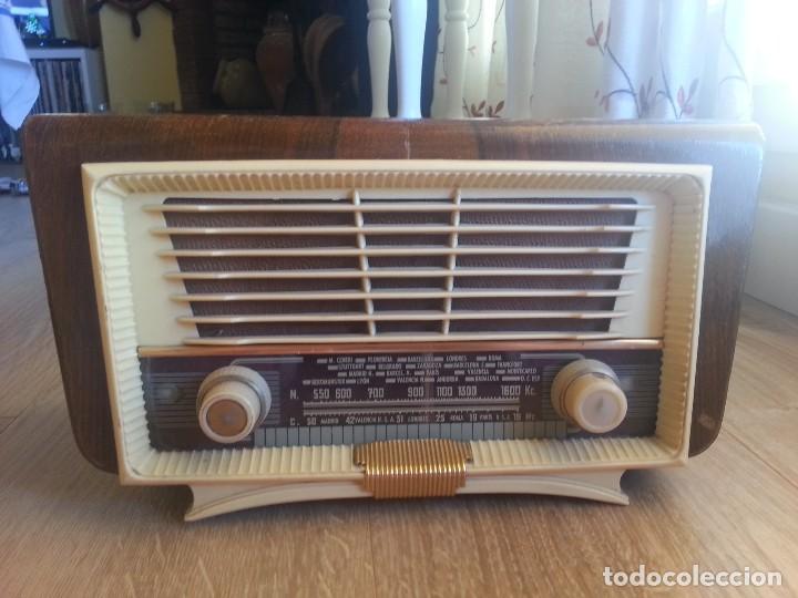 antigua pequeña radio madera funciona 27x16 - Comprar Radios de en todocoleccion - 129467555