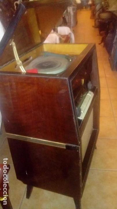 Radios de v&aacute;lvulas: Radio tocadiscos marca Marconi a&ntilde;os 50 - Foto 5