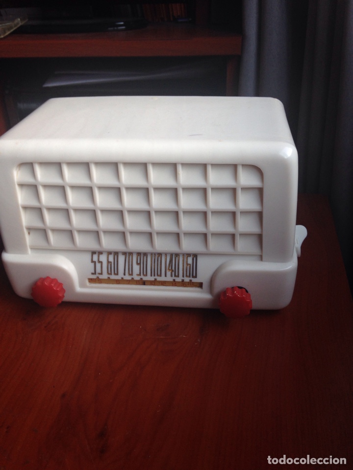 Radios de v&aacute;lvulas: Radio peque&ntilde;a baquelita - Foto 3