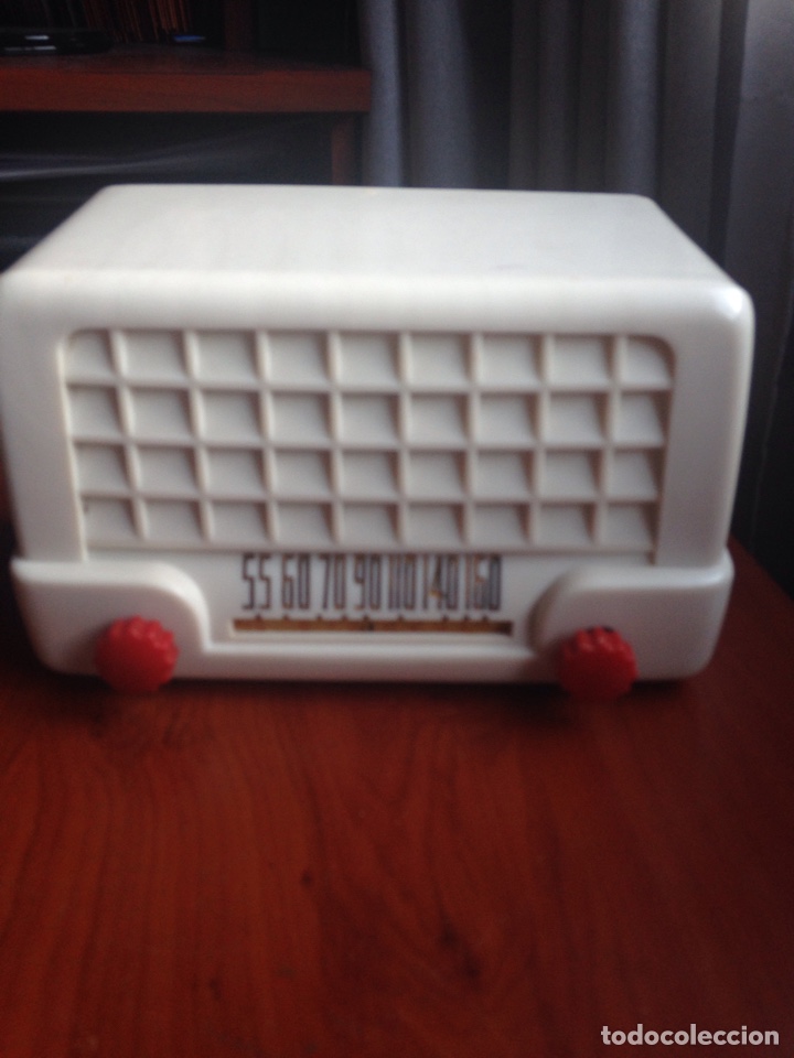 Radios de v&aacute;lvulas: Radio peque&ntilde;a baquelita - Foto 1