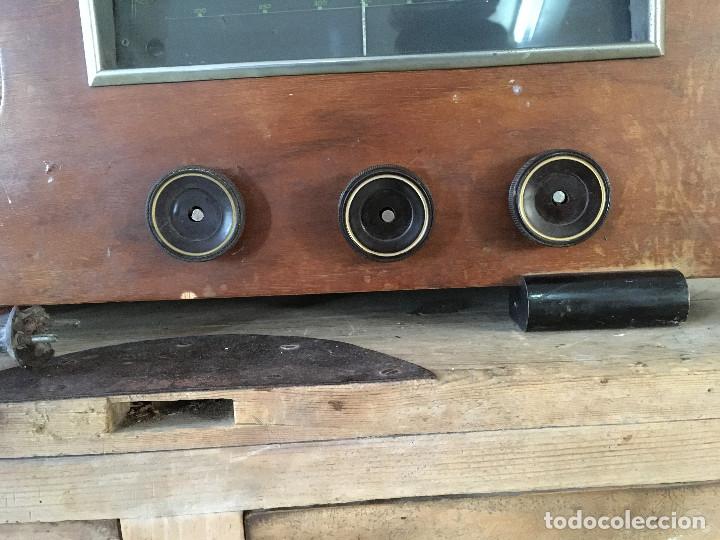 Radios de v&aacute;lvulas: RADIO MADERA SIN MARCA. ENCIENDE 220V. - Foto 3