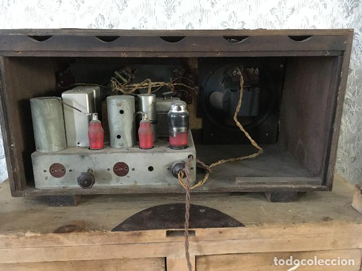 Radios de v&aacute;lvulas: RADIO MADERA SIN MARCA. ENCIENDE 220V. - Foto 9