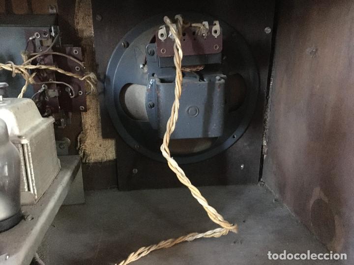 Radios de v&aacute;lvulas: RADIO MADERA SIN MARCA. ENCIENDE 220V. - Foto 12