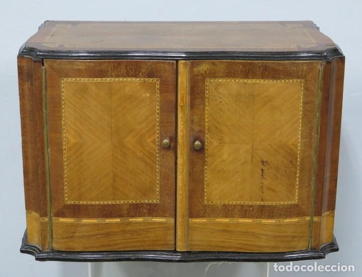 Radios de v&aacute;lvulas: GRAN RADIO CON CAJA DE TARACEA - Foto 1