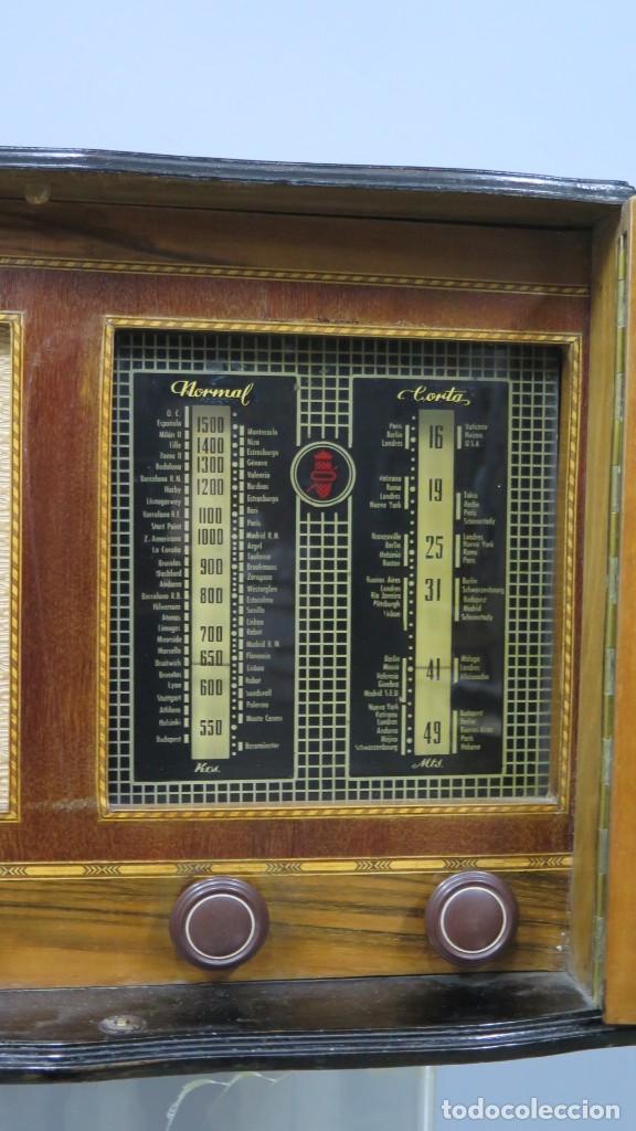 Radios de v&aacute;lvulas: GRAN RADIO CON CAJA DE TARACEA - Foto 4