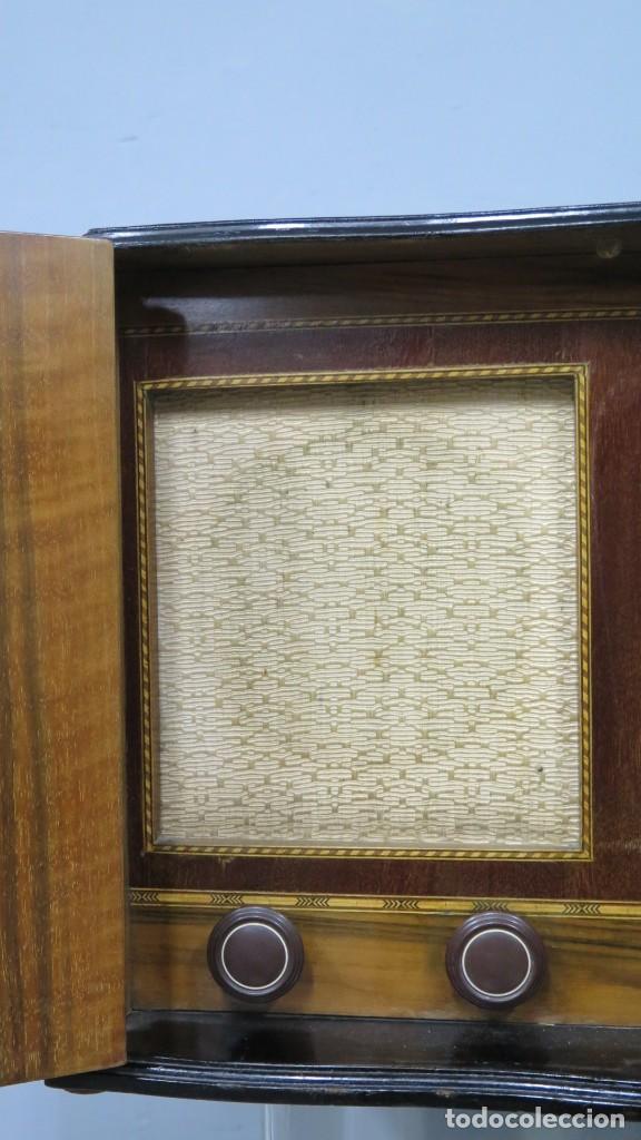Radios de v&aacute;lvulas: GRAN RADIO CON CAJA DE TARACEA - Foto 5