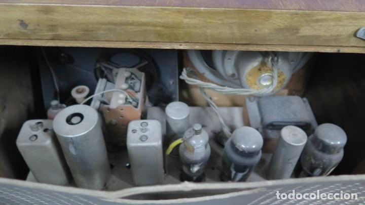Radios de v&aacute;lvulas: GRAN RADIO CON CAJA DE TARACEA - Foto 8