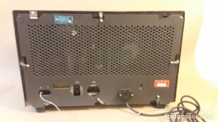 Radios de v&aacute;lvulas: RADIO DE MADERA ANTIGUA A VALVULAS MARCA ( MEDIATOR ) - Foto 2