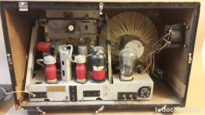 Radios de v&aacute;lvulas: RADIO DE MADERA ANTIGUA A VALVULAS MARCA ( MEDIATOR ) - Foto 3