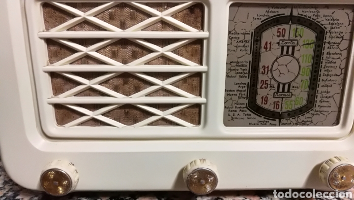 Radios de v&aacute;lvulas: ANTIGUO RADIO COLOR BLANCO - Foto 2