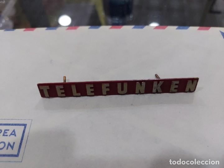 Radios de v&aacute;lvulas: Emblema en lat&oacute;n Telefunken - Foto 1